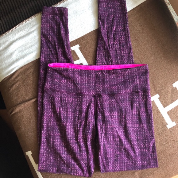 Rare Lulu lemon pattern leggings - Picture 3 of 6